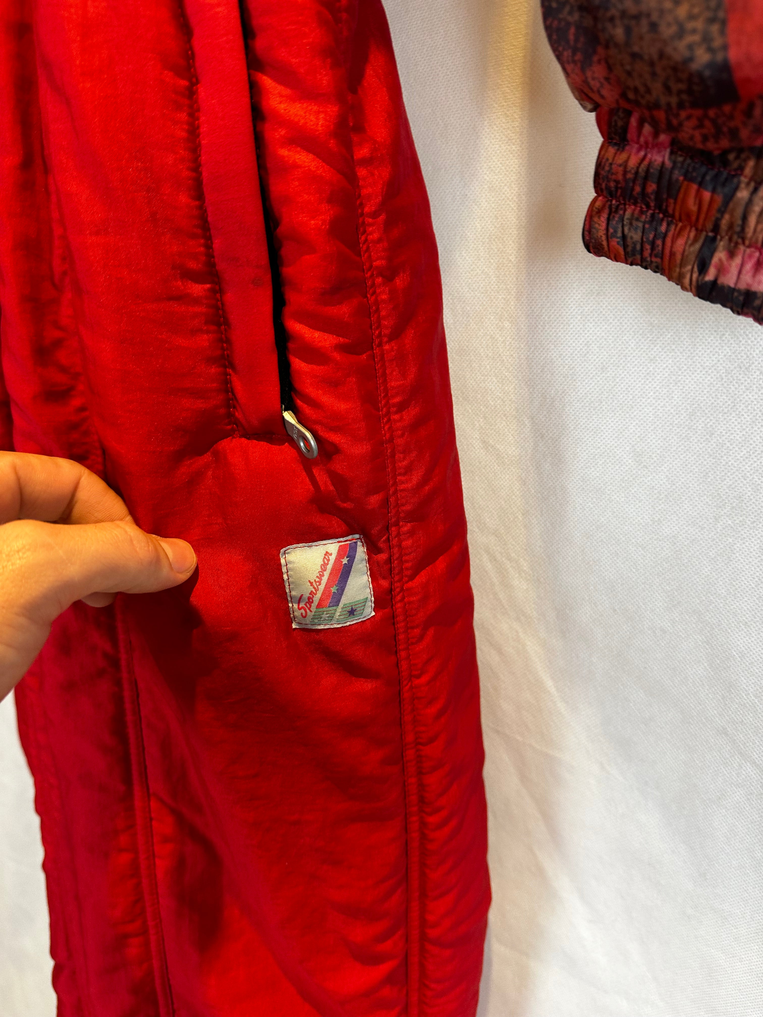 Vintage Skioverall in rot mit muster in M/S