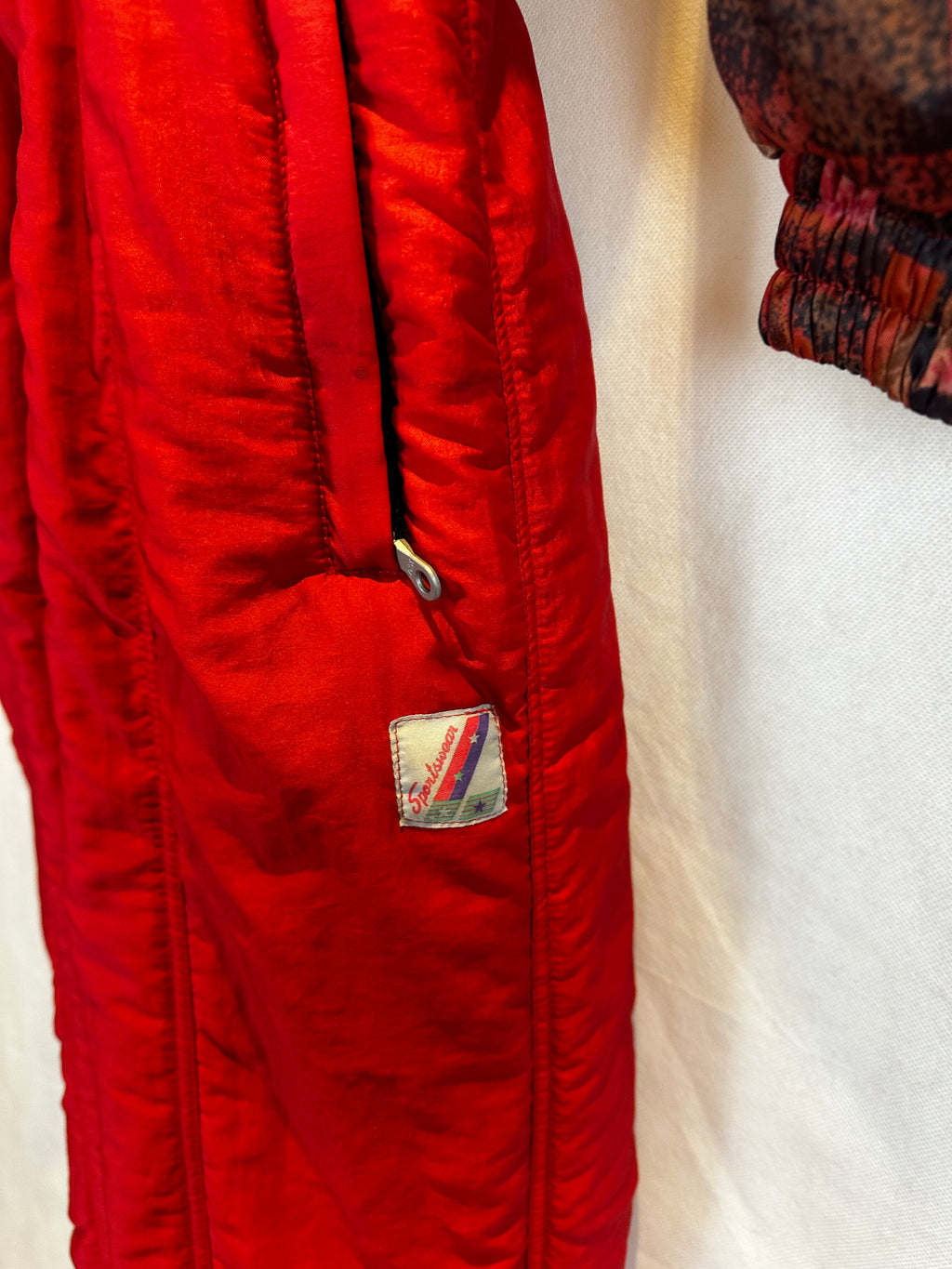 Vintage Skioverall in rot mit muster in M/S