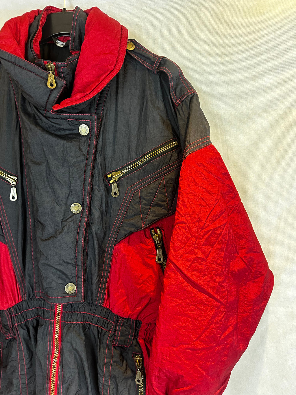 Vintage Skioverall von RODEO in rot/schwarz in M Size 18/44