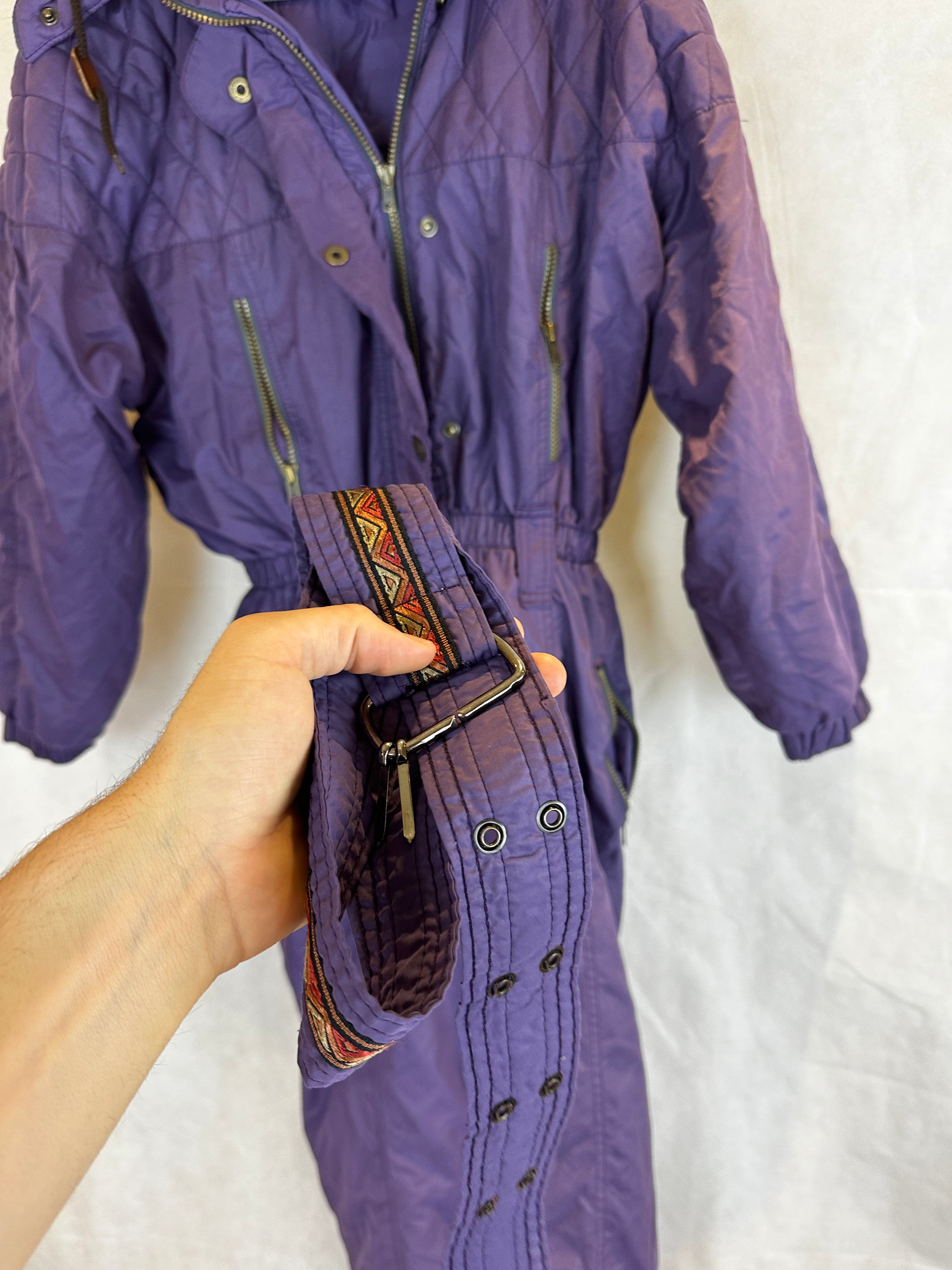 Vintage Skioverall  in lila mit fell an der kaputze