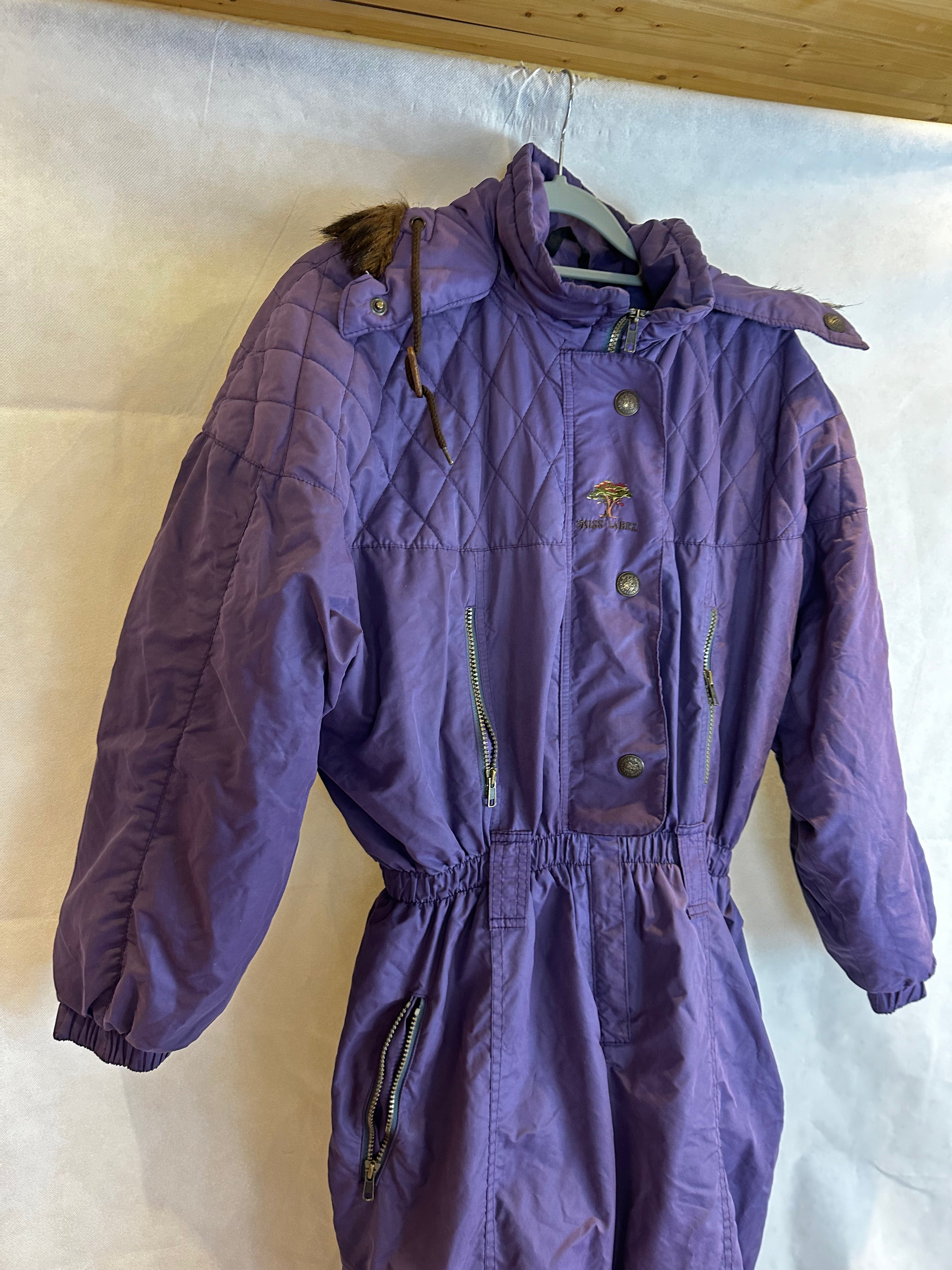 Vintage Skioverall  in lila mit fell an der kaputze