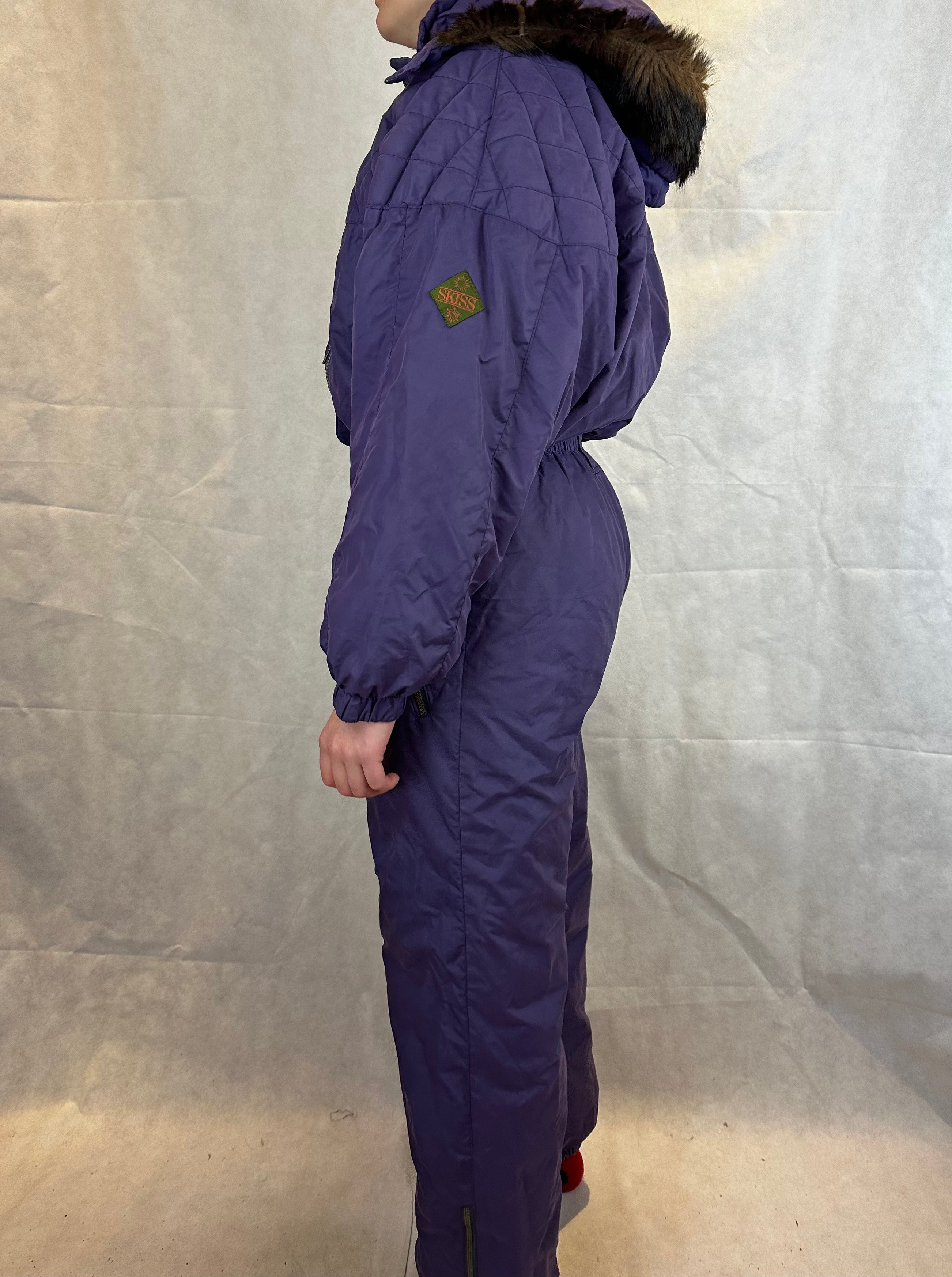 Vintage Skioverall  in lila mit fell an der kaputze