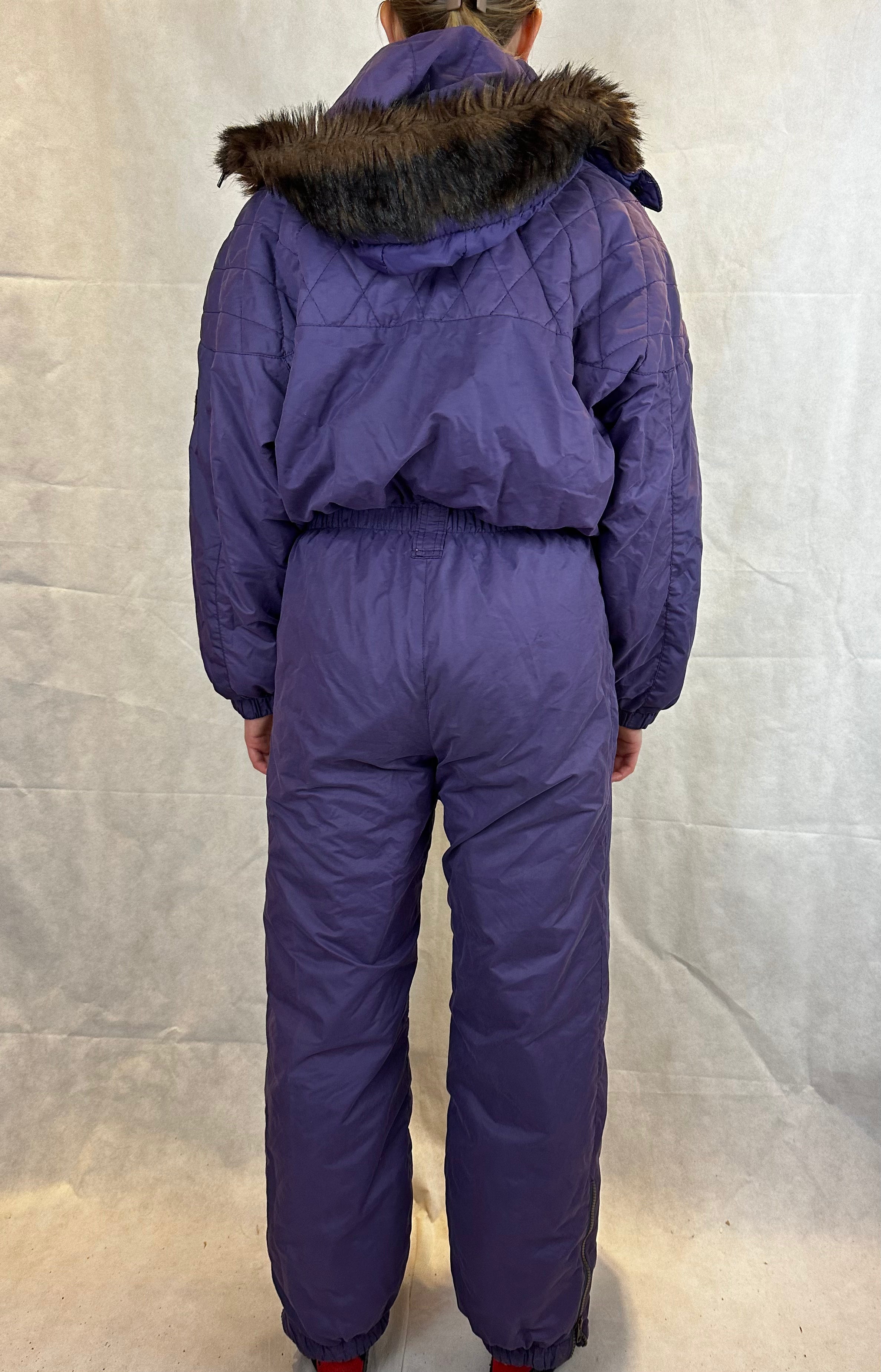 Vintage Skioverall  in lila mit fell an der kaputze