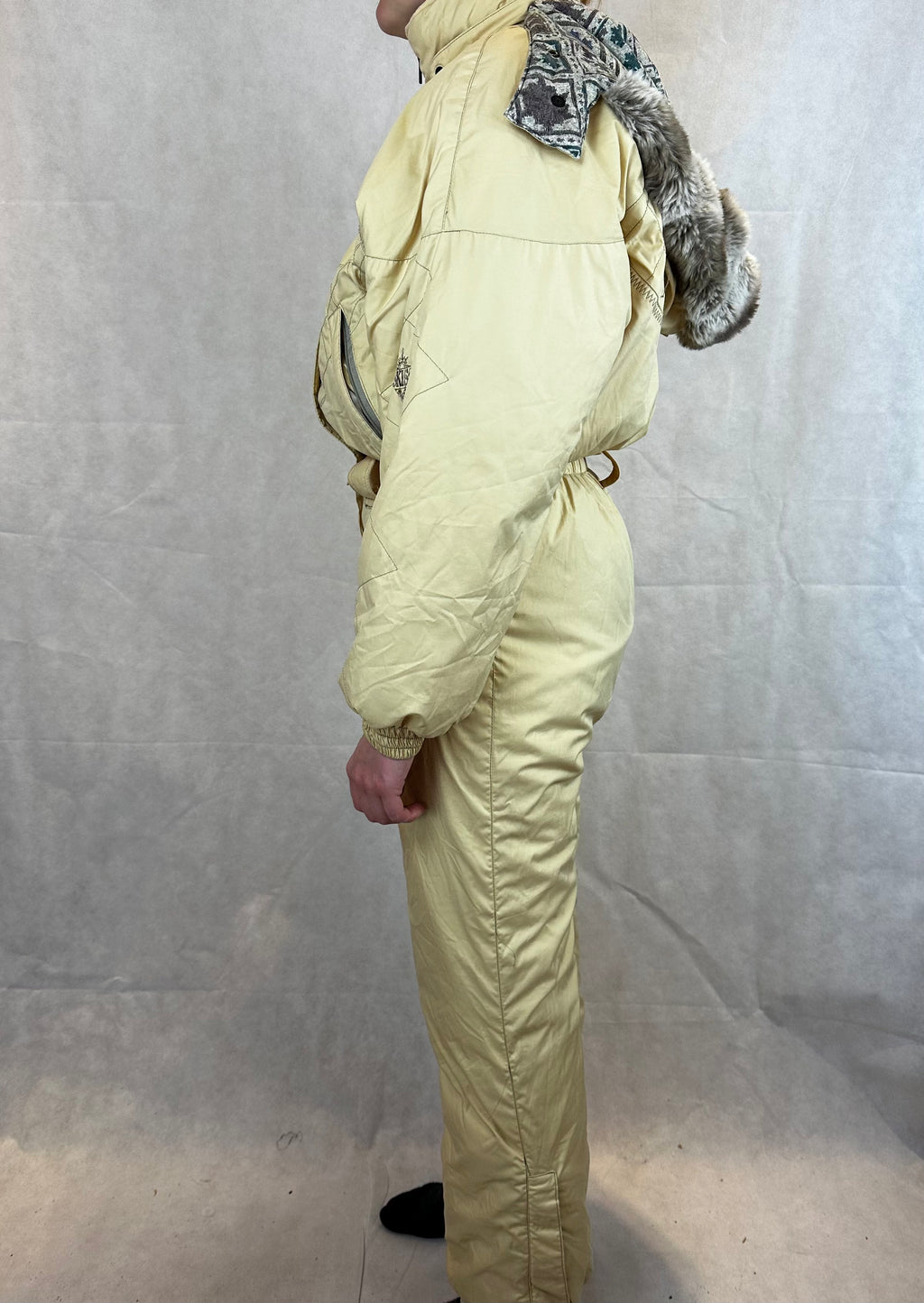 Vintage Skioverall in gelb mit Kaputze in S/M